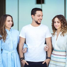 سمو الأمير الحسين بن عبدالله ولي العهد وسمو الأميرتين إيمان وسلمى[1]