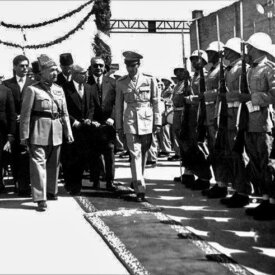 جلالة الملك عبدالله بن الحسين خلال زيارة إلى إيران ولقاء الشاه محمد رضا بهلوي
