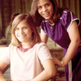 صورة شخصية لصاحبتي السمو الأميرة زين والأميرة عائشة ابنتي الحسين_3